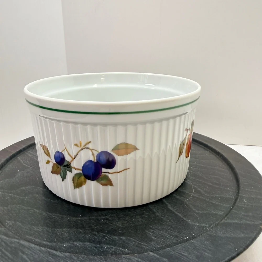 Royal Worcester Evesham Green rim Vale Porcelain‎ Souffle Dish 7 inch England